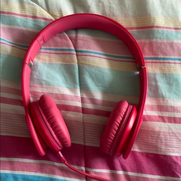 Beats by Dre Headphones - Picture 2 of 5